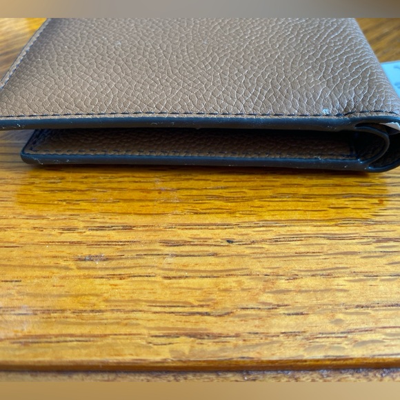 Michael Kors Men’s Brown Leather Russel Billfold Wallet. Style number 36T7LRUF6L - Picture 8 of 9